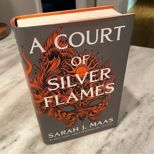 A Court of Silver Flames (Hardcover Book)